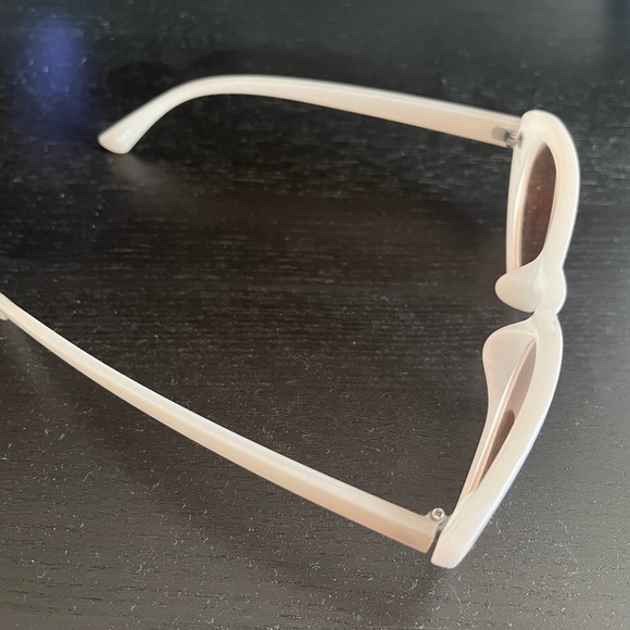 Monki Beige Cat-eyes sunglasses - Picture 2 of 2